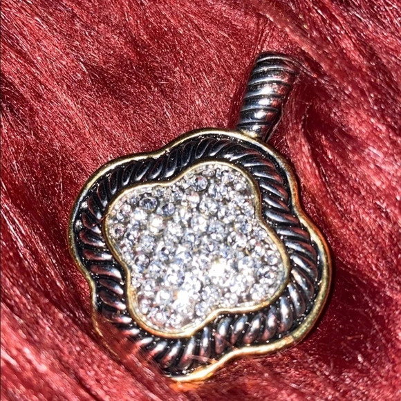 Silver Crystal  clover pendant - Picture 3 of 6